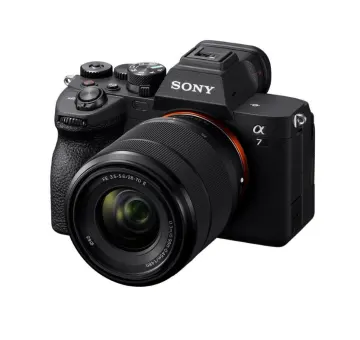 Sony Alpha 7 IV with 28-70mm L